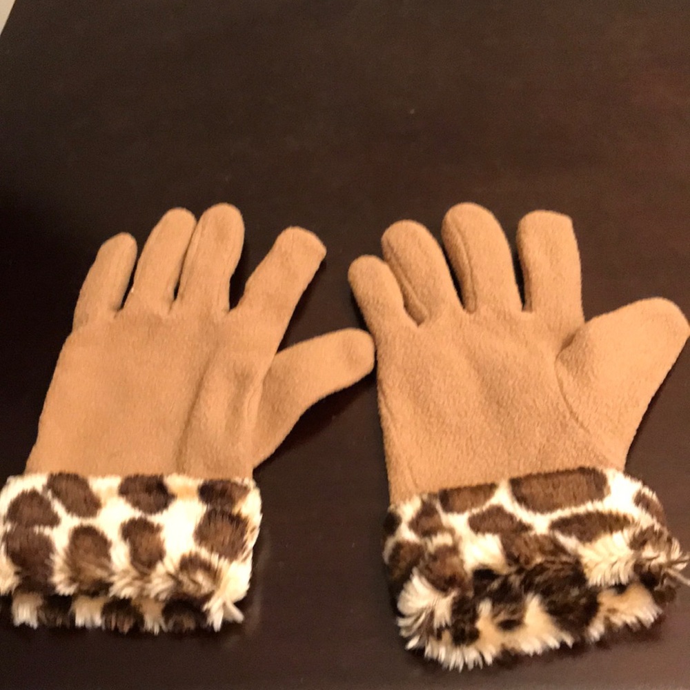 Gloves - Picture 2 of 4